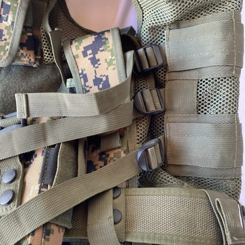 Military Combat Vest Digital Pattern‎ Multipule Pockets Gun Holster Clip Pockets